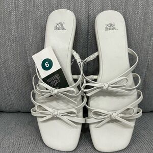 Wild Fable White Strappy Sandals size 8.5